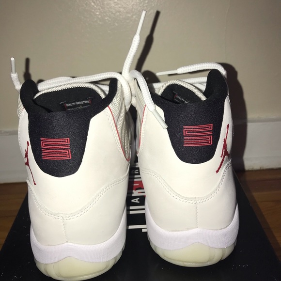 Air Jordan 11 - Picture 9 of 16